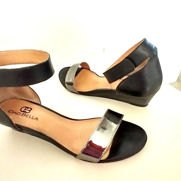 CIAO BELLA - Silver & Black Low Wedge Sandal - 8.5 M - Picture 4 of 5